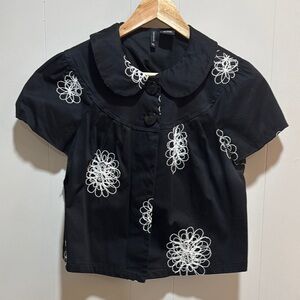 New Directions Black Short Sleeve Boxy Blouse